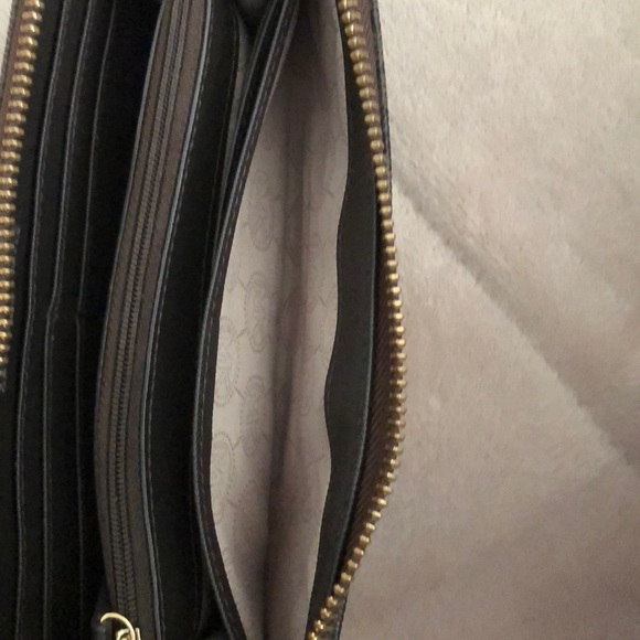 Michael Kors Wallet - Picture 7 of 7